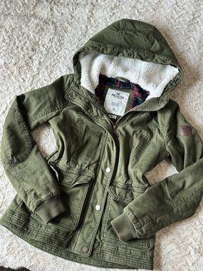 Vintage Hollister Co. green jacket with hood and pockets Size XS Sherpa lined